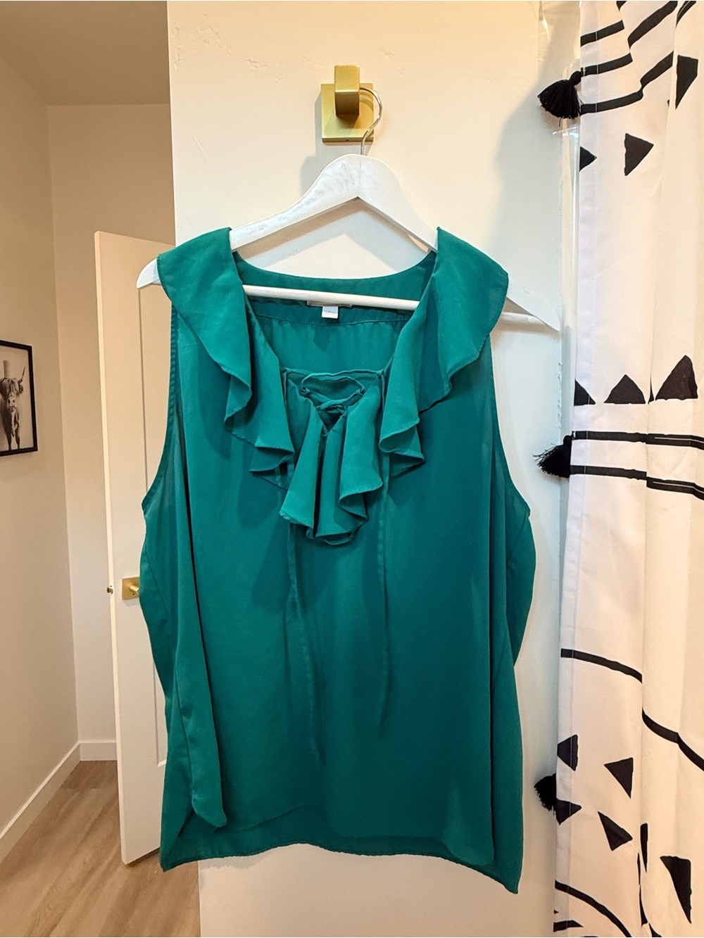 New York & Company Emerald Green Ruffle V-Neck Sleeveless Blouse